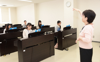 C203 グラビノーバ実習室