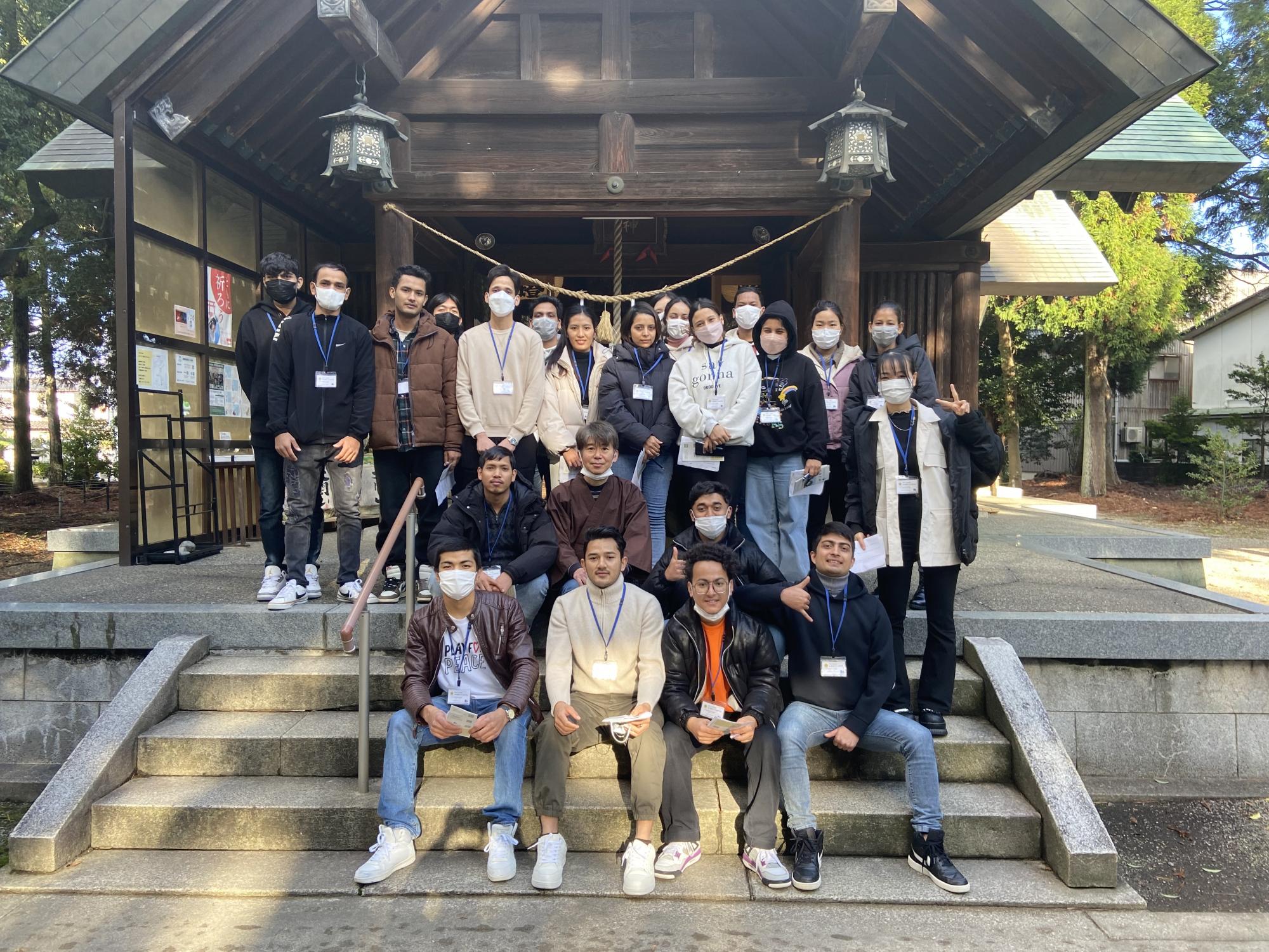 留学生が十社大神で日本の伝統文化を学習