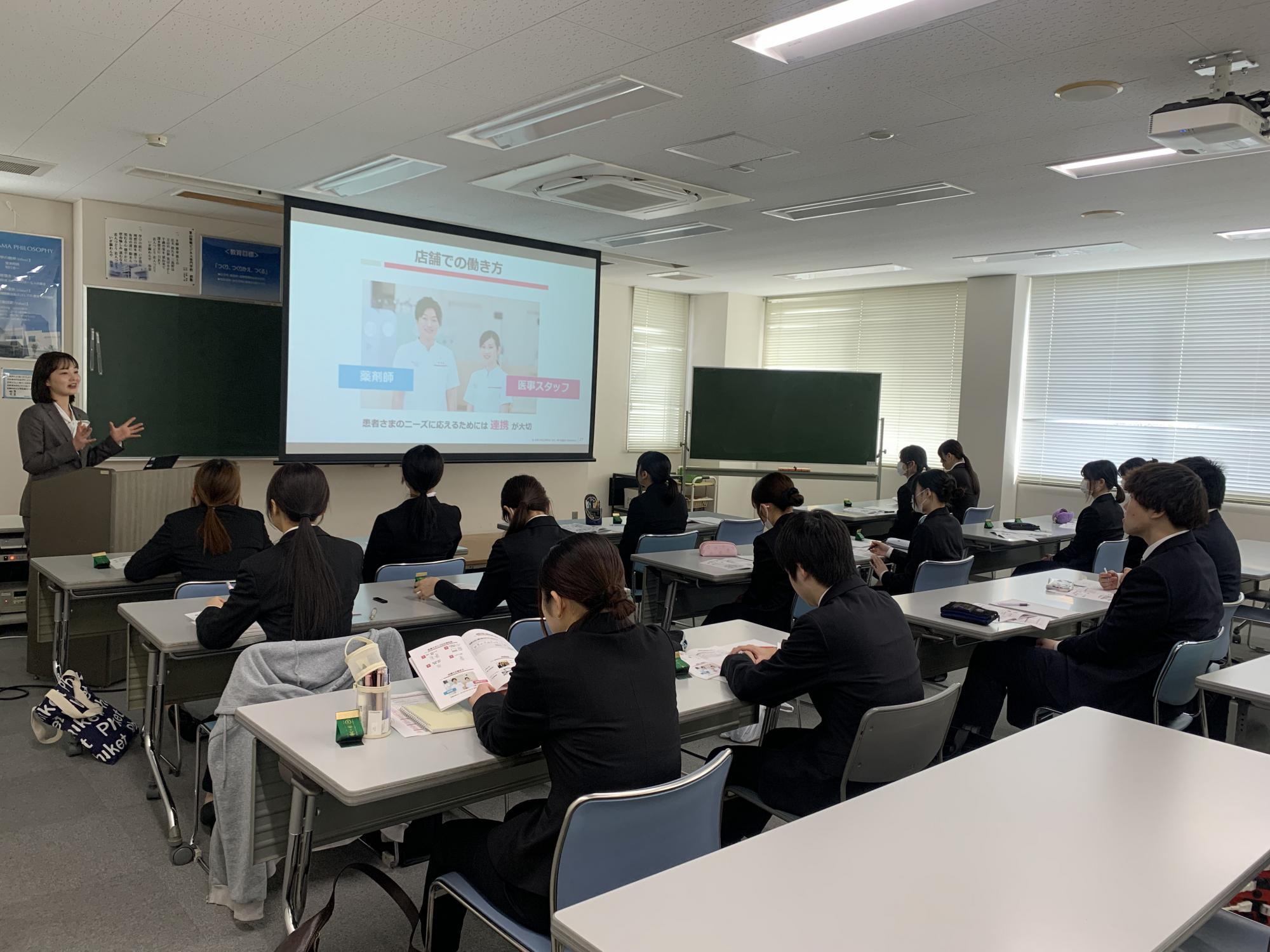 【美容・医療事務学科】学内企業説明会を開催しました！