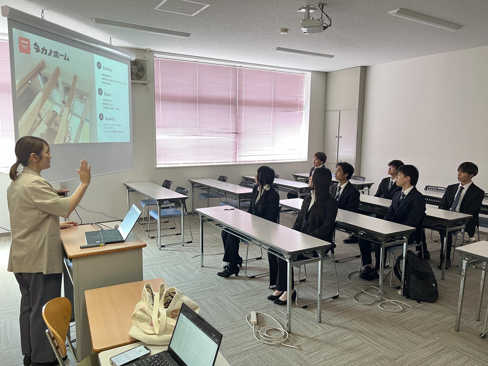 【建築・デザイン学科】1年生対象　学内企業説明会を開催しました☆